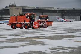Уборка снега в аэропорту Домодедово 13