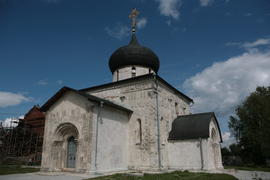 Юрьев-Польский, Владимирская область, 
Георгиевская церковь, построена в середине 13 века. Стены ук