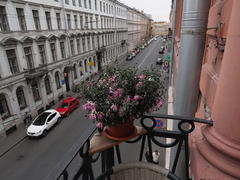 Вид из окна гостиницы на городские здания.  Достопримечательности Санкт-Петербурга 