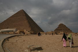 Пирамиды и люди