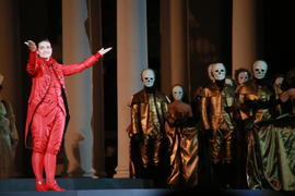 Певица  Вирджиниа Тола (слева)Опера "Бал-Маскарад" в Арена ди Верона