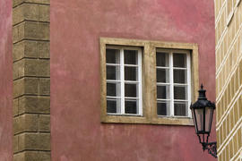 Окна дома в Праге