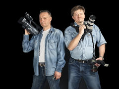 Мужчины с камерами в руках