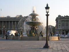 Франция, Париж, Площадь Конкорд,фонтан, май, утро