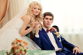 Жених и невеста в отеле