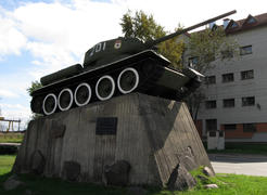 Памятник танку Т-34-85 в Петрозаводске